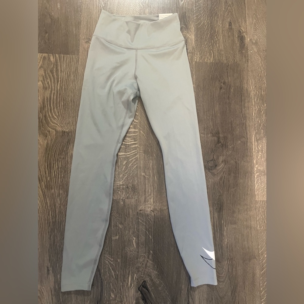 Brand New Women’s Nike leggings Size XSmall